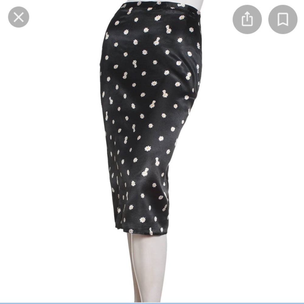 BNWT Derek Heart Satin Slip Daisy Print Midi Skirt